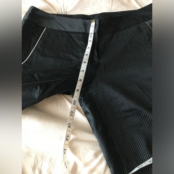 Bebe black & white pinstriped shorts in good condition. Sz 6. - Picture 7 of 14